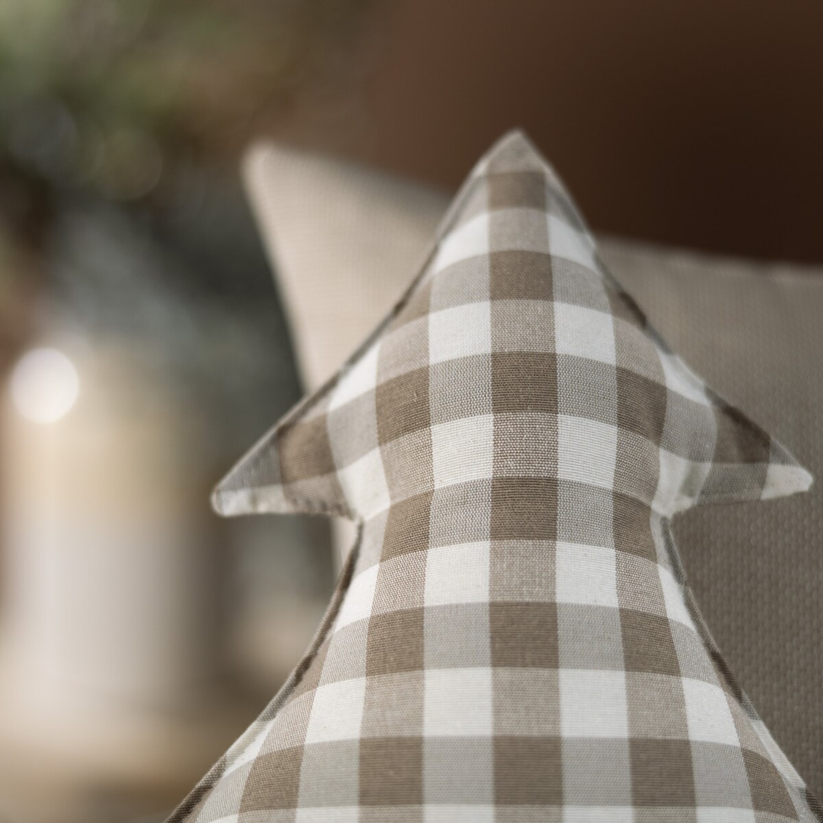 Poduszka Choinka 38x40cm, beżowo-biała kratka (1,5x1,5cm), 38x40x8cm, Quadro