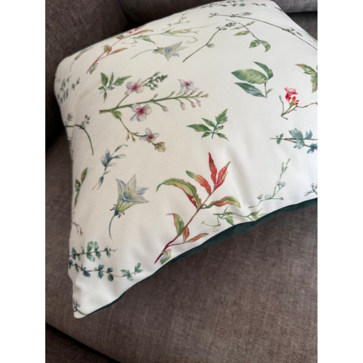 Wiosenna poszewka ozdobna z kwiatowym wzorem