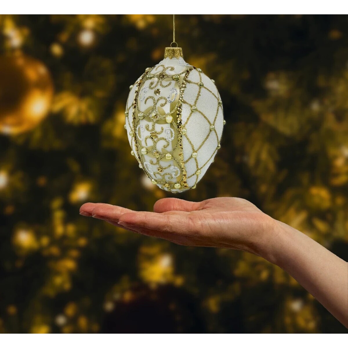 Bombka choinkowa: Jajo ze złotym ornamentem: białe