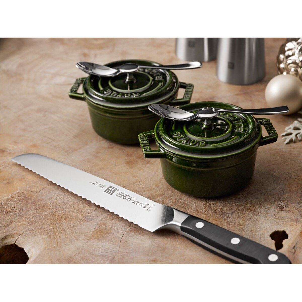 Nóż uniwersalny z ząbkami Zwilling Pro - 13 cm