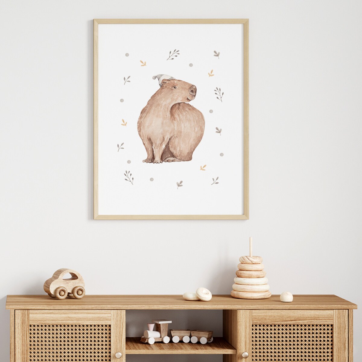 Plakat dla dzieci Kapibara z czapeczką 50x70