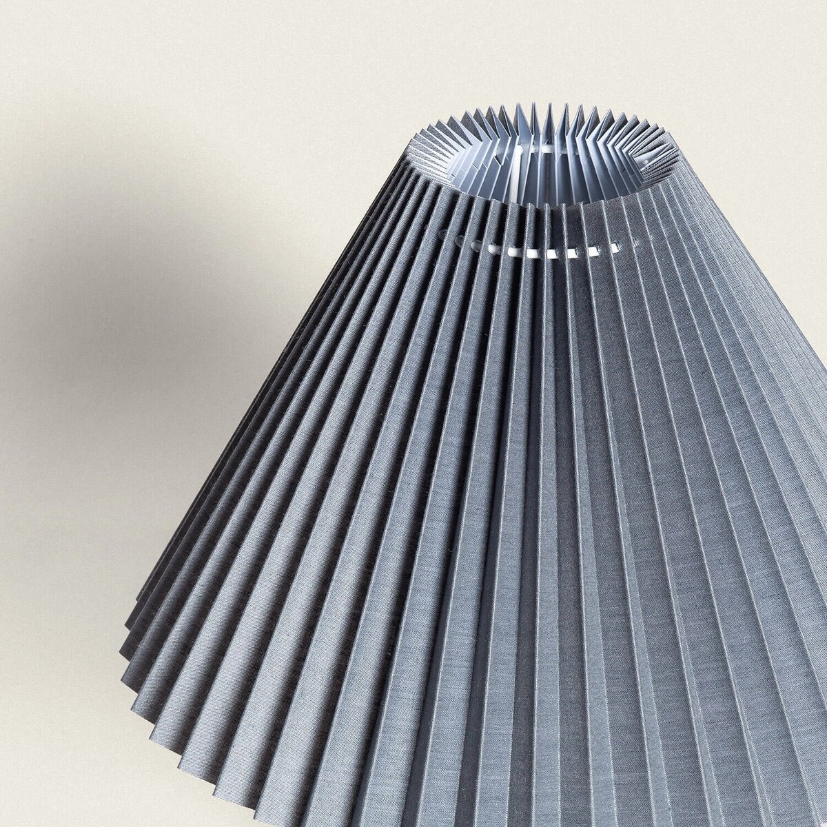 Lampa stołowa z drewniana szara Plisse 41 cm