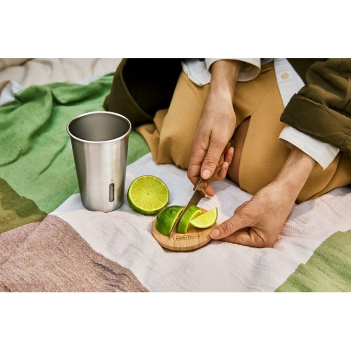 Zestaw 4 stalowych kubków Black+Blum