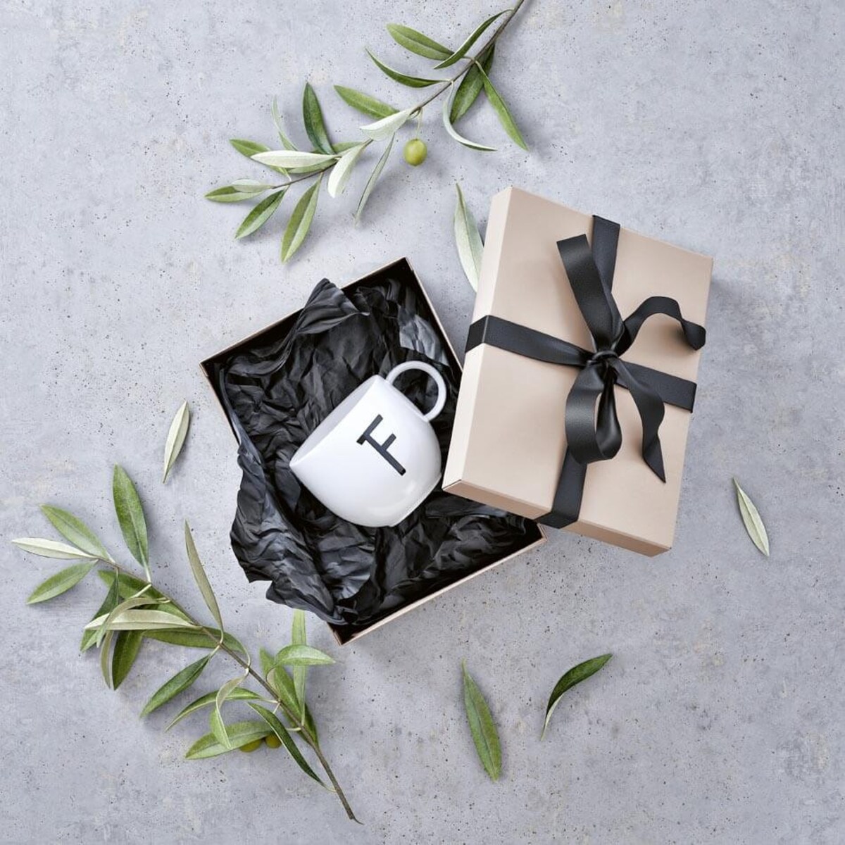 Kubek z literą F Letters, Villeroy & Boch