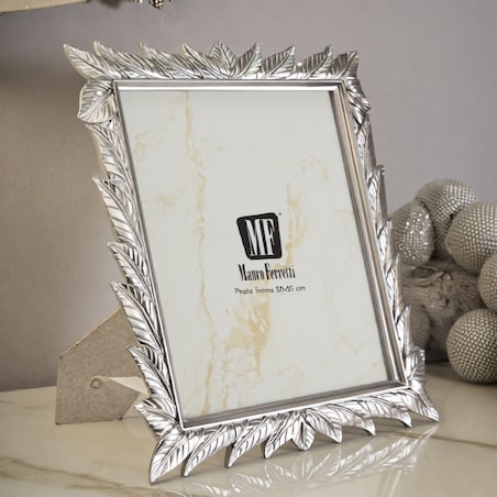 Ramka na zdjęcia Leavy, zdjęcie 20 x 25 cm, kolor srebrny, żywica syntetyczna i szkło, rama 27 x 2 x 32,3 cm, na fotografie i portrety, Mauro Ferretti