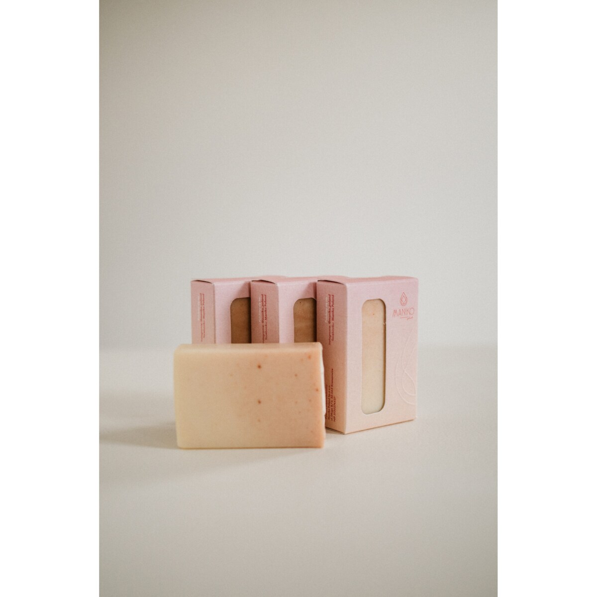 Naturalne mydło z kwasem jabłkowym i różową glinką- Natural soap with malic acid and pink clay