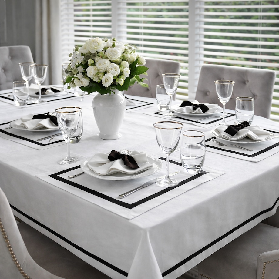 Bieżnik z dekoracyjnym paskiem Black Stripes – 50 × 150 cm