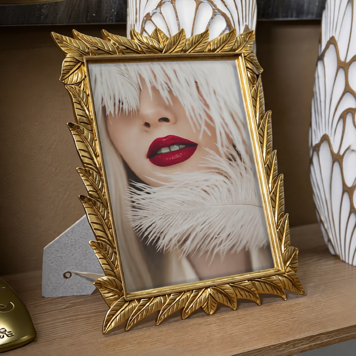 Ramka na zdjęcia Laurel, zdjęcie 20 x 25 cm, kolor złoty, żywica syntetyczna i szkło, rama 27 x 2 x 32,3 cm, na fotografie i portrety, Mauro Ferretti