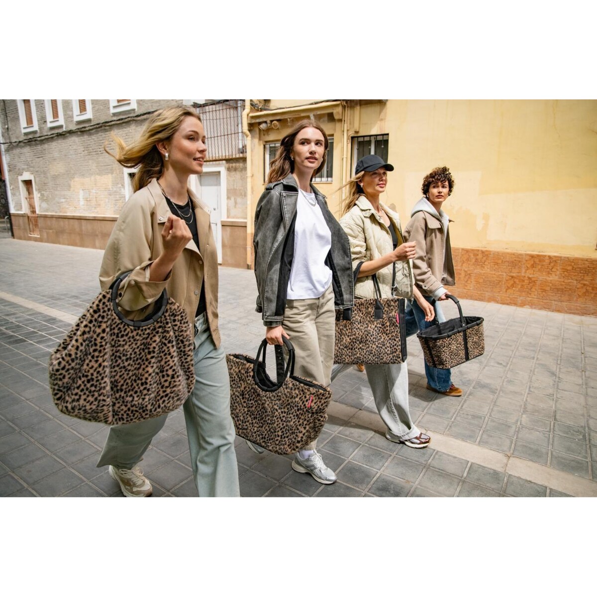 Torba LOOPBAG HOBO, leo fake fur