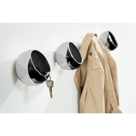 Kulisty wieszak na ubrania ze schowkiem