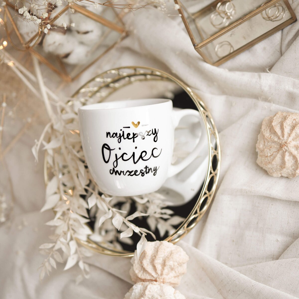 Biały kubek porcelanowy 300 ml - Złote serce i napis najlepszy ojciec chrzestny na chrzest dla ojca chrzestnego