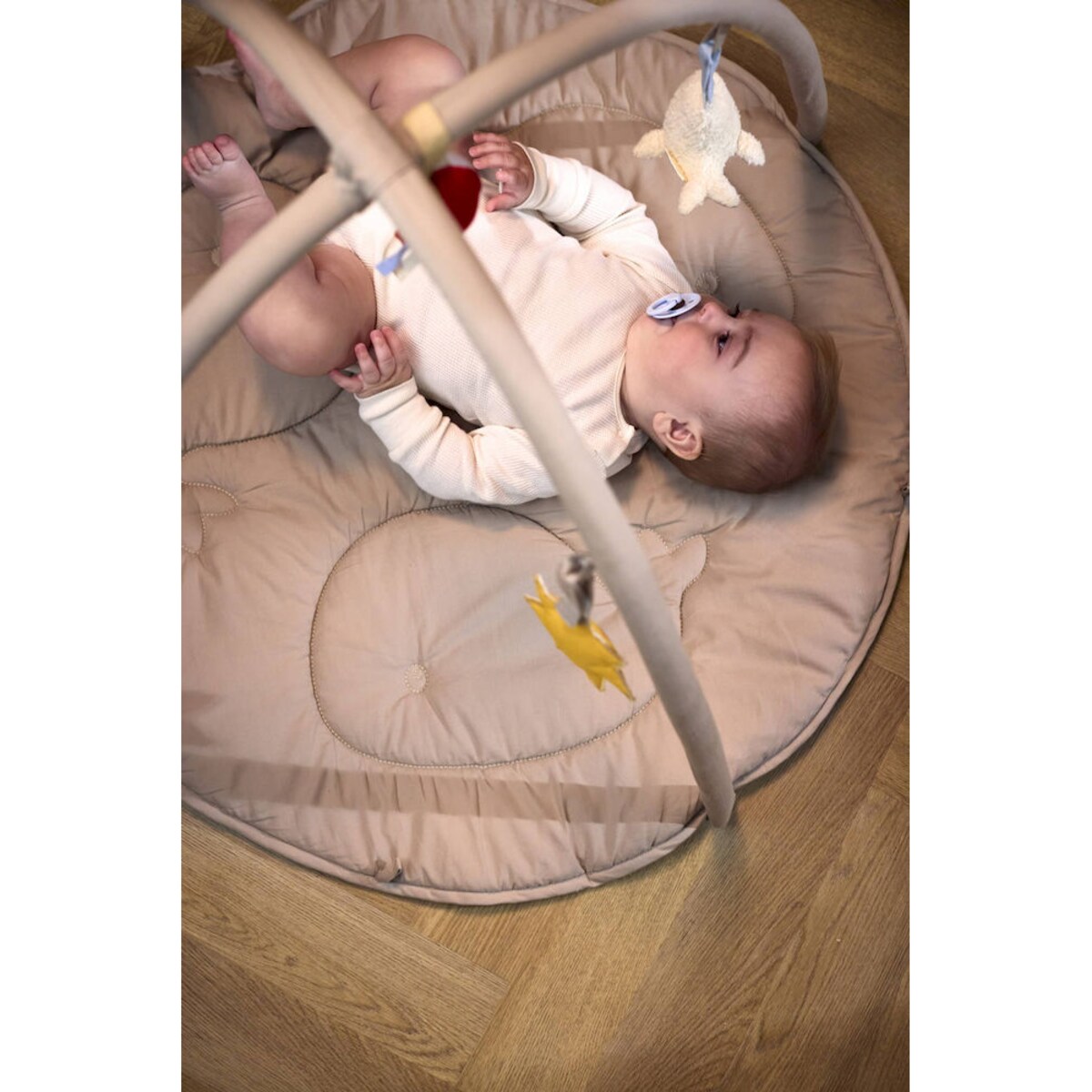 Filibabba Mata edukacyjna z 3 zabawkami Beige