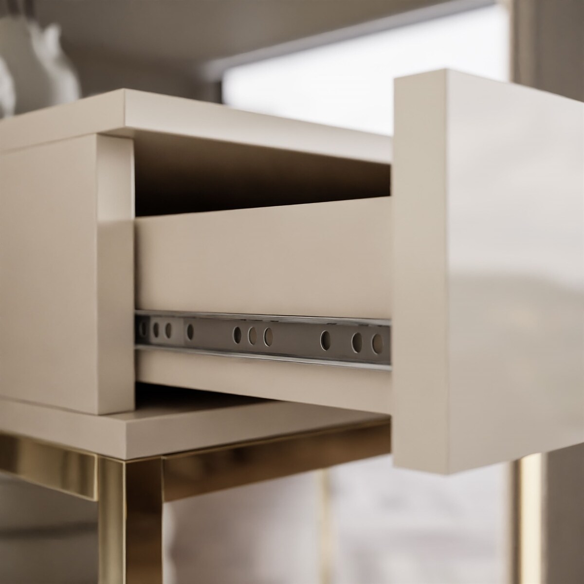 Konsola BLANCO GLAMOUR KASZMIR na złotym chromowanym stelażu, uchwyt biały kryształ