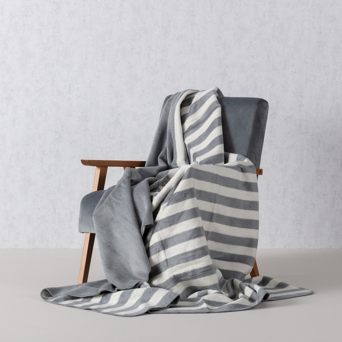 Koc Cosy Home 150x200cm Gray Stripes, 150 x 200 cm