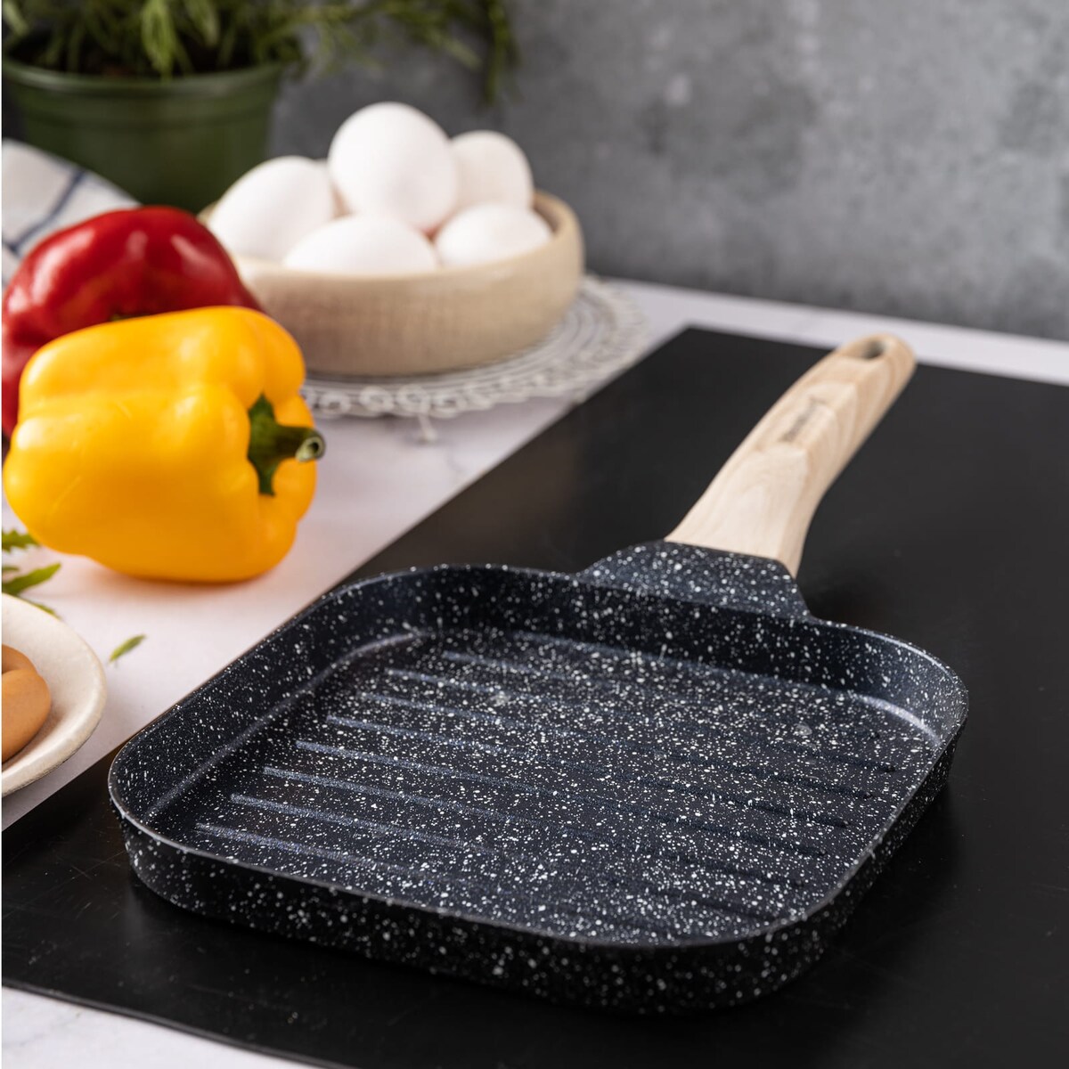 Patelnia grillowa 18x18cm marmurkowa CZARNA KLAUSBERG