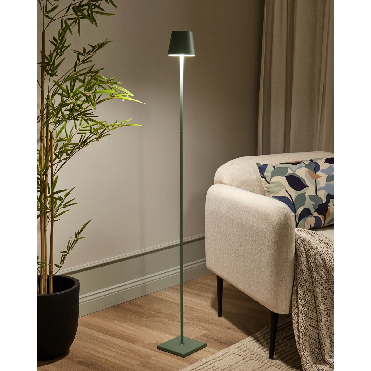 Bezprzewodowa lampa podłogowa metalowa zielona GAVARRESA