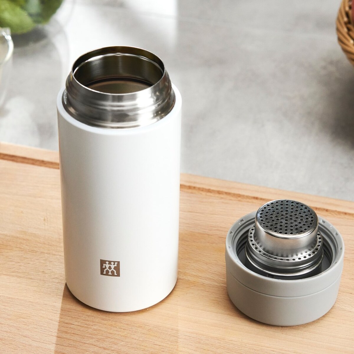 Pojemnik termiczny z zaparzaczem do herbaty i owoców Zwilling Thermo - Biały, 420 ml