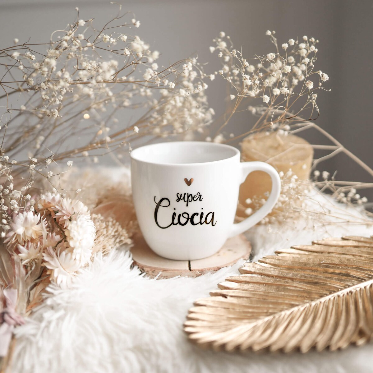 Biały Kubek Porcelanowy 300 ml - Napis Super Ciocia i Złote Serce dla Cioci na Urodziny