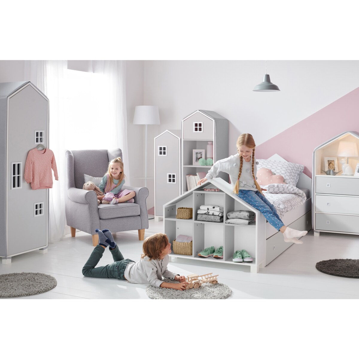 KONSIMO MIRUM Zestaw mebli dla chłopców w kształcie domku w kolorze szarym składający się z 3 elementów