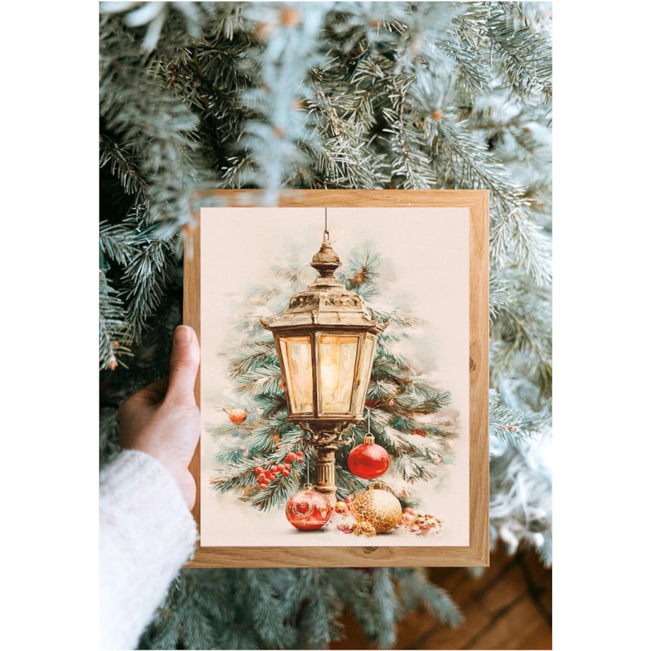 Poster Story, Plakat, Obraz - Latarnia wśród Bombek i Oszronionych Gałęzi, wymiary 21 x 30 cm