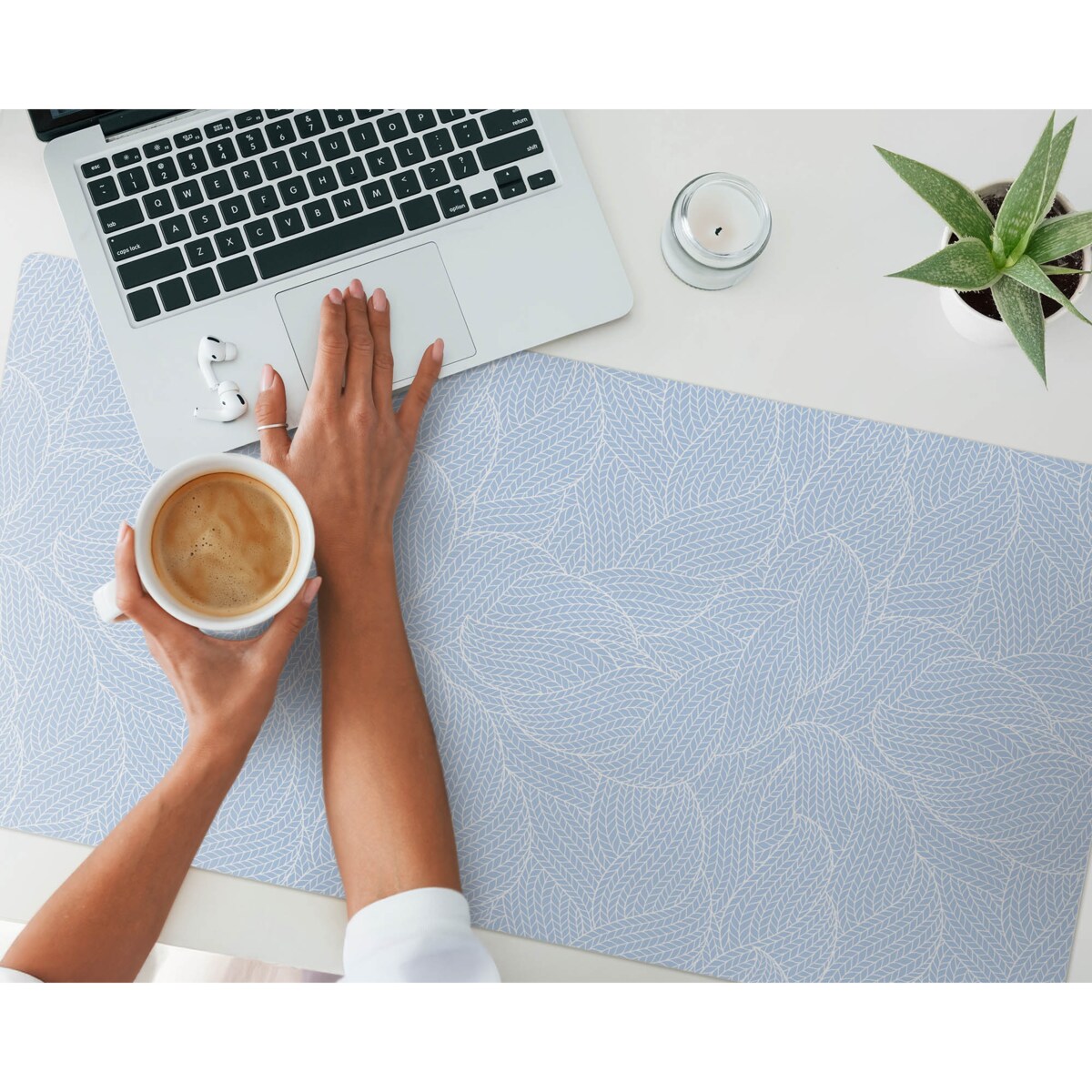 Niebieska mata na biurko Liść w splocie, 100x50 cm