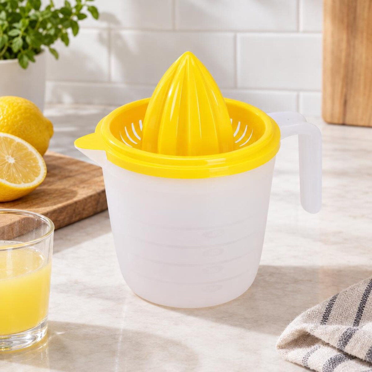 Wyciskacz do cytryn z dużym pojemnikiem, 600 ml