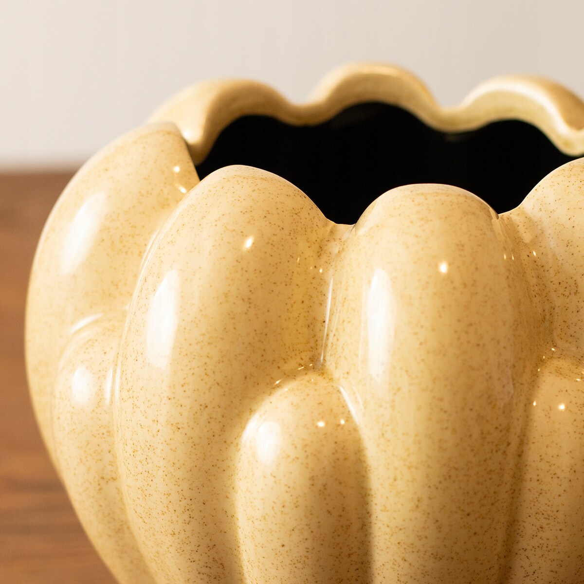 OSŁONKA CERAMICZNA KWIAT beżowa połysk doniczka donica okrągła 14cm