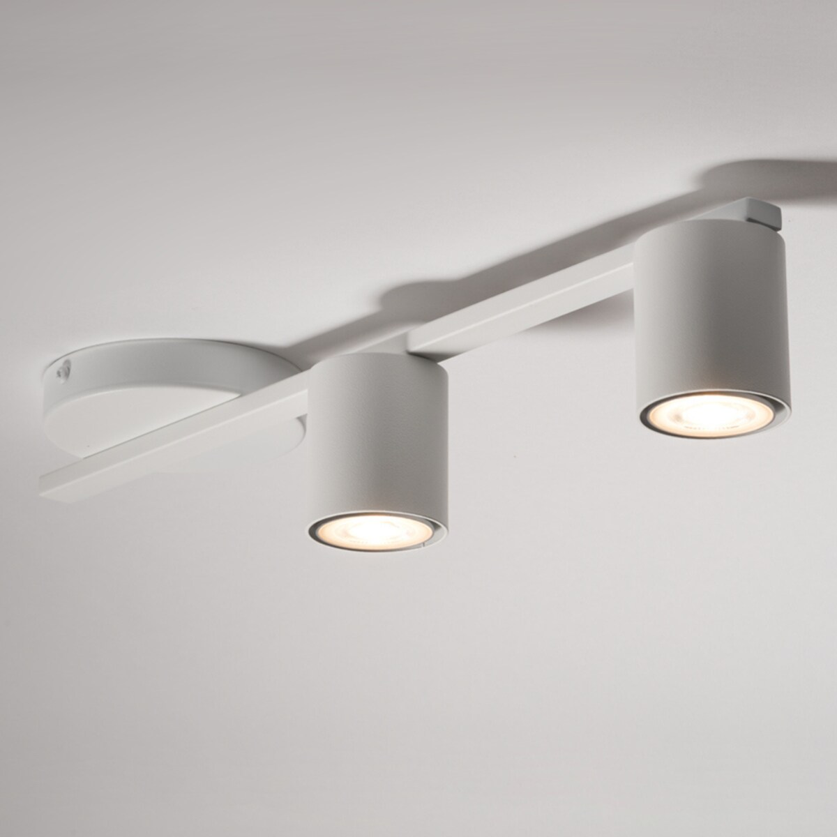 Białe spoty Sky salonowa lampa natynkowa nad łóżko