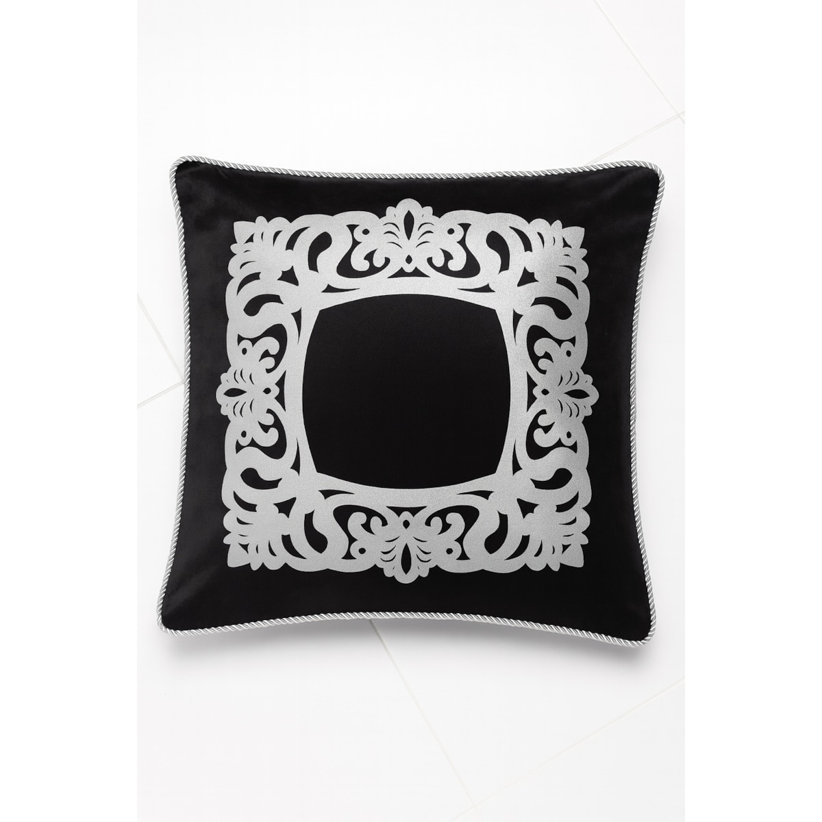 poszewka dekoracyjna z ornamentem 60x60 cm | czarna