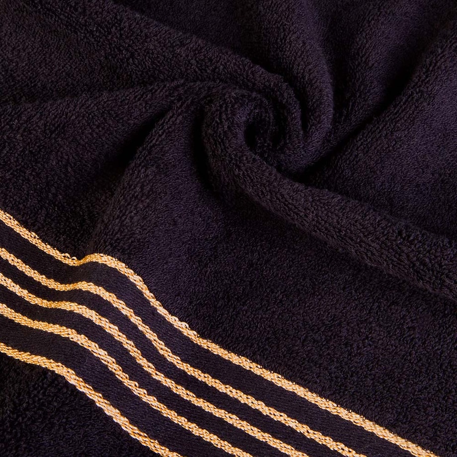 Ręcznik kąpielowy 70x140 cm bawełniany kolor czarny z bordiurą w złote paski 500 g/m2 TIWANO