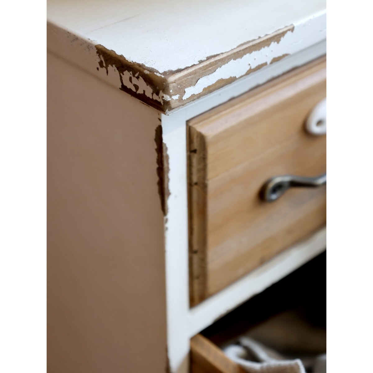 Komoda drewniana postarzana z szufladami