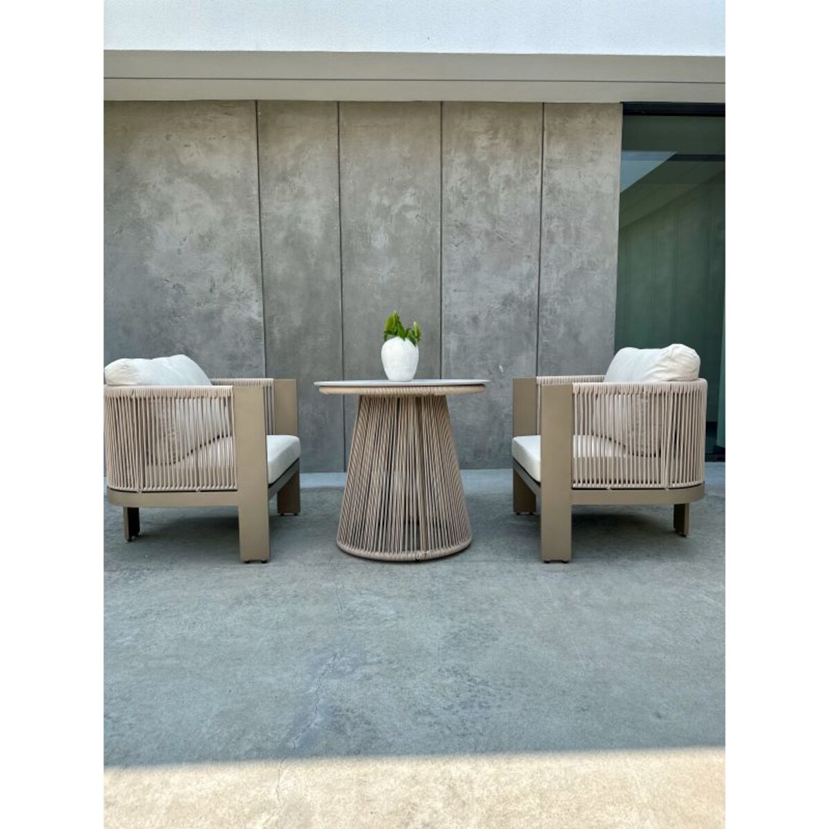 ALUMINIOWY STOLIK AZZURRA W KOLORZE SZAMPAŃSKIM