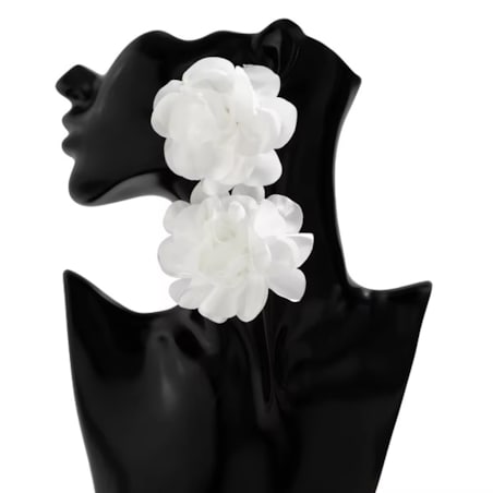 Kolczyki białe podwójne kwiaty satynowe