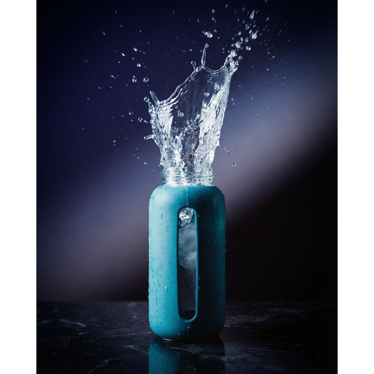 MUUKI DAILY BOTTLE szklana butelka na wodę 720 ml, Tahiti Blue