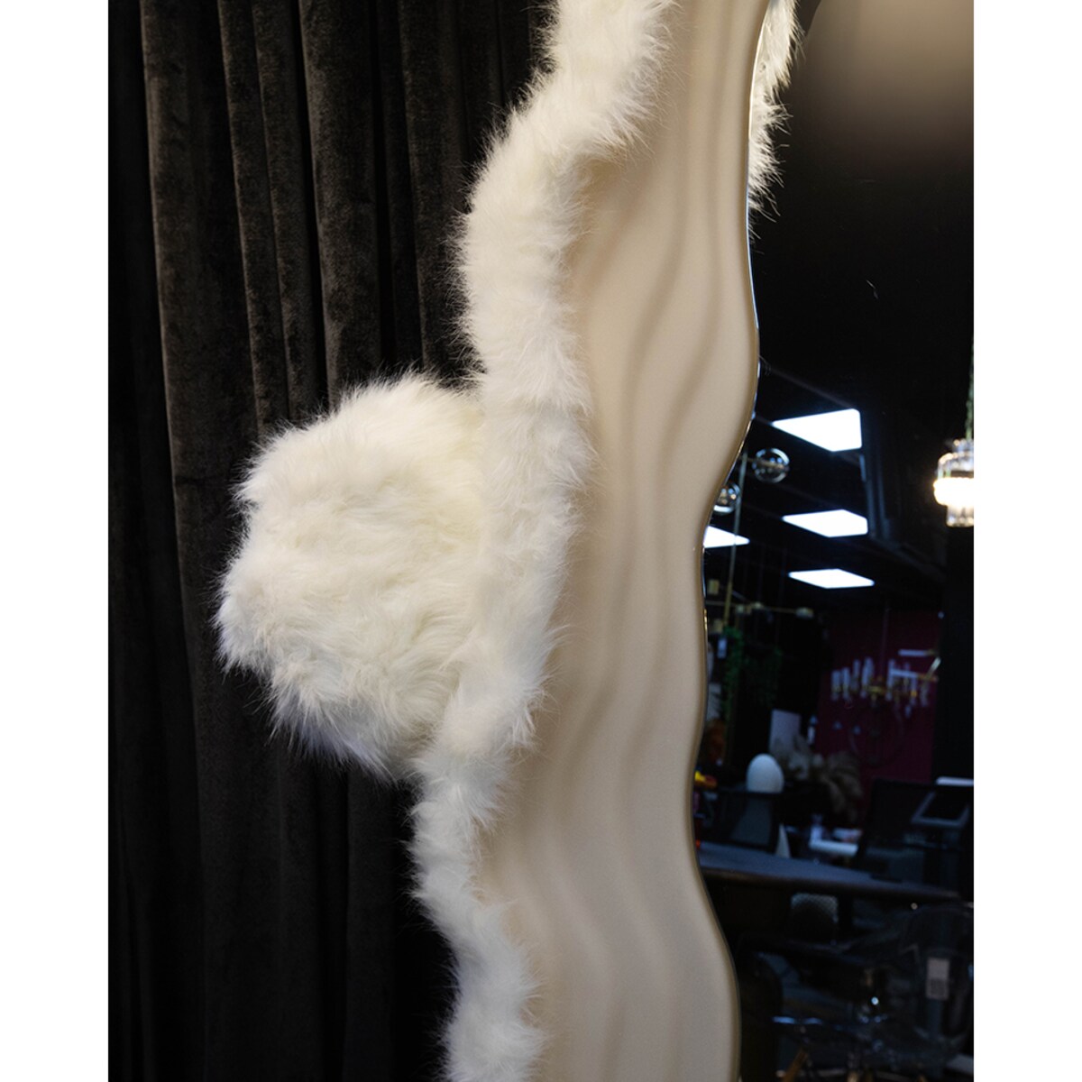 Lustro stojące BUNNY z oświetleniem LED 240x150 cm