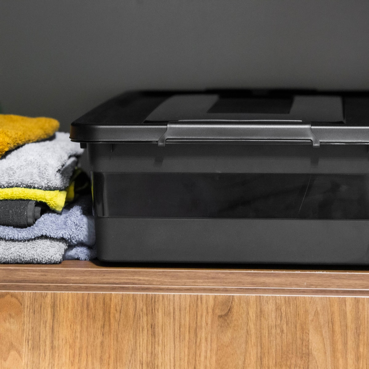 Pojemnik Plastikowy Pudełko Plastikowe Z Pokrywką Na Kółkach Box Czarny 28L