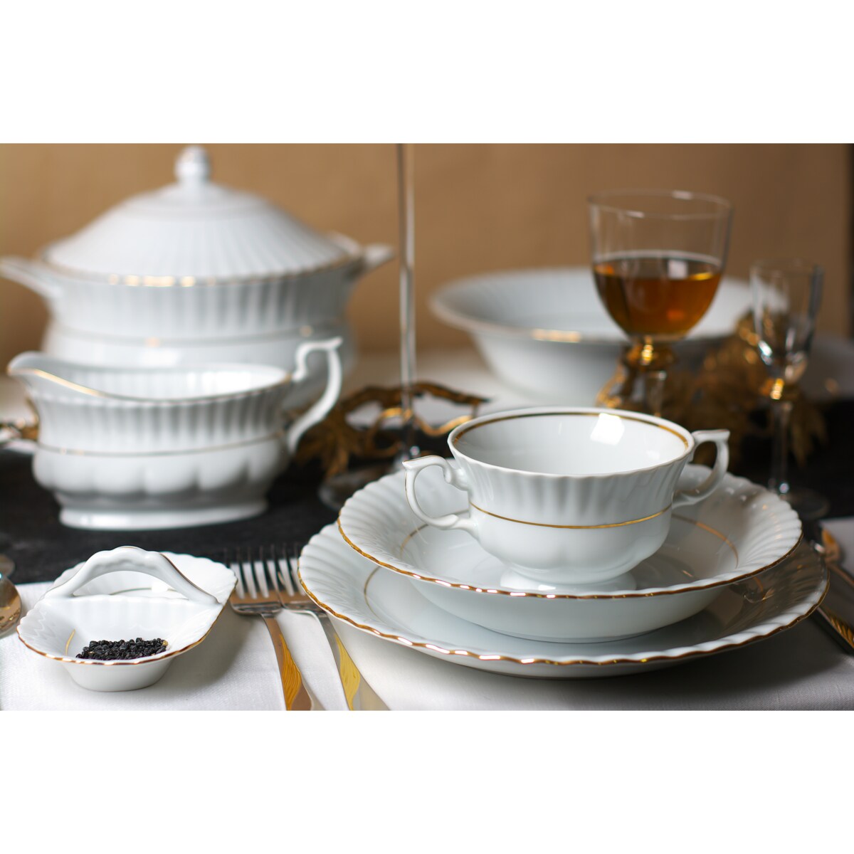 Zestaw obiadowo-kawowy dla 12 osób 131 el. Iwona Złota Linia B014