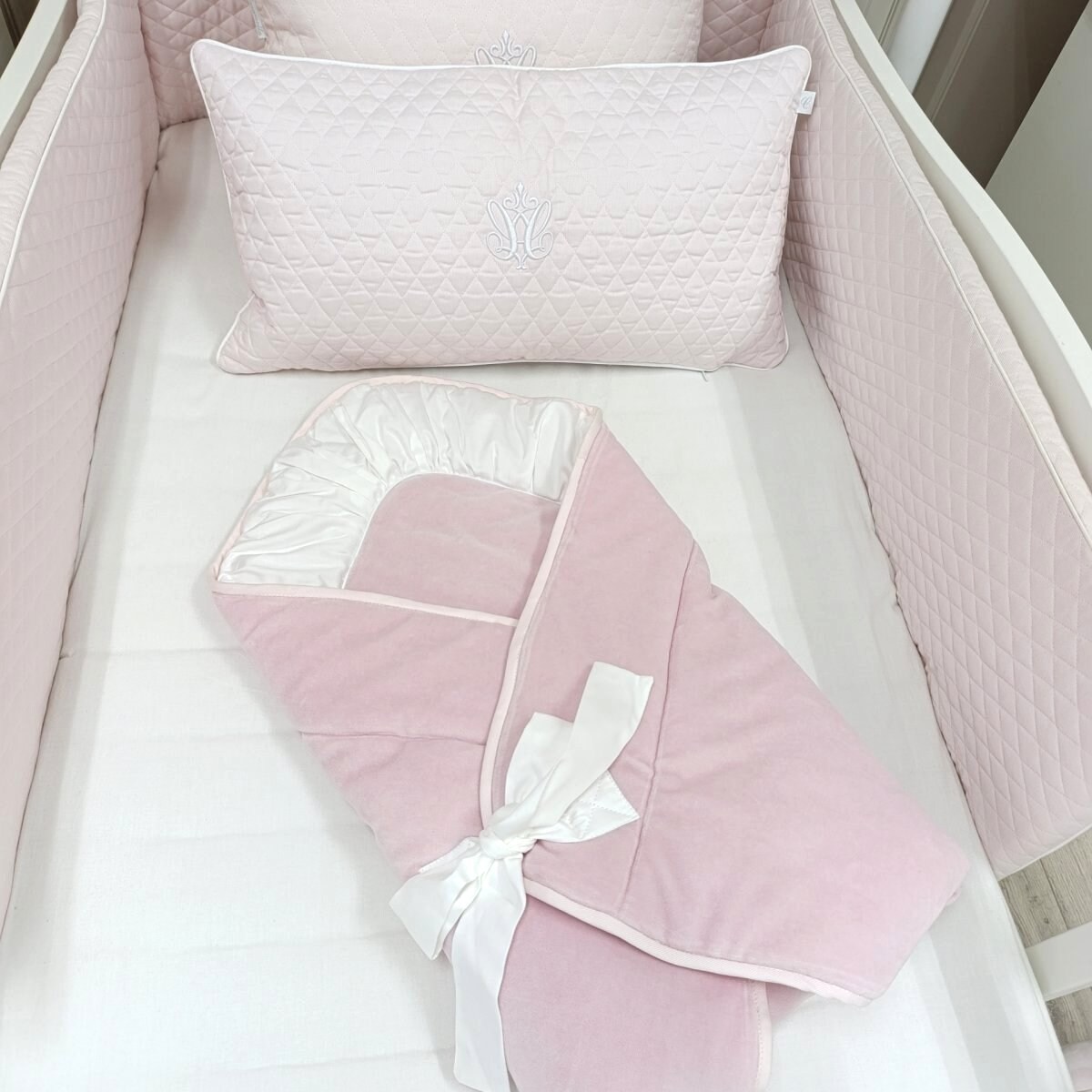 Becik welurowy pudrowy