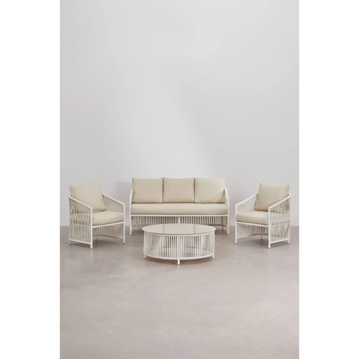 Zestaw ogrodowy: dwuosobowa sofa, 2 fotele i stolik kawowy kremowy Sophie