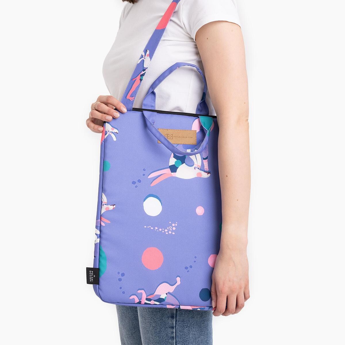 Etui na laptop "Pies z głową w dół"