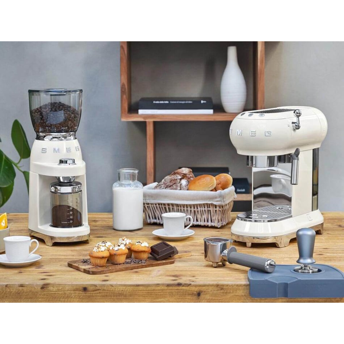 Ekspres do kawy przelewowy biały 50's Style, SMEG