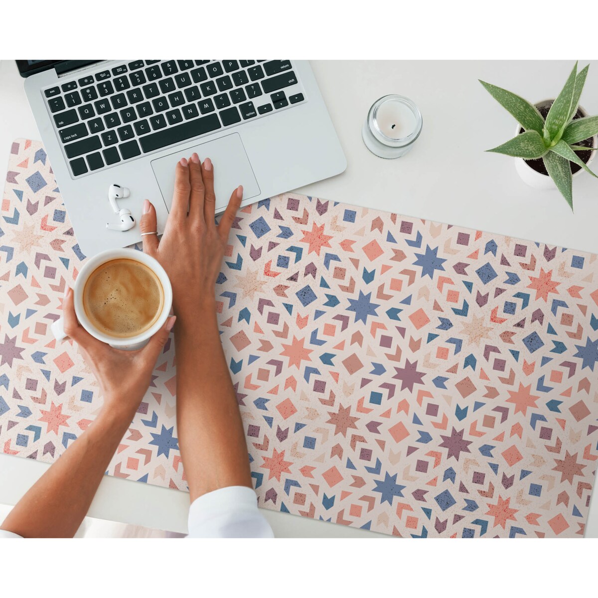 Różowa mata na biurko Geometryczny wzór retro, 100x50 cm