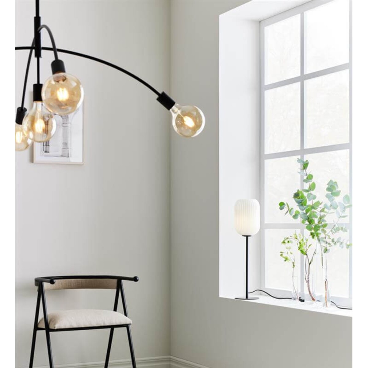 Stołowa lampa szklana Cava do salonu plis czarna biała