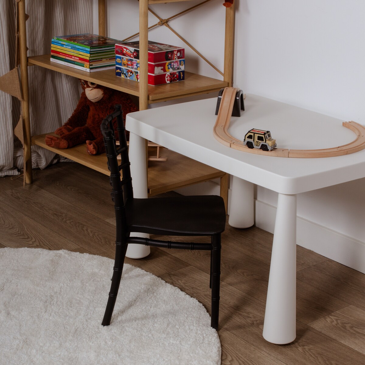 Krzesełko dla dzieci plastikowe z oparciem czarne dziecięce