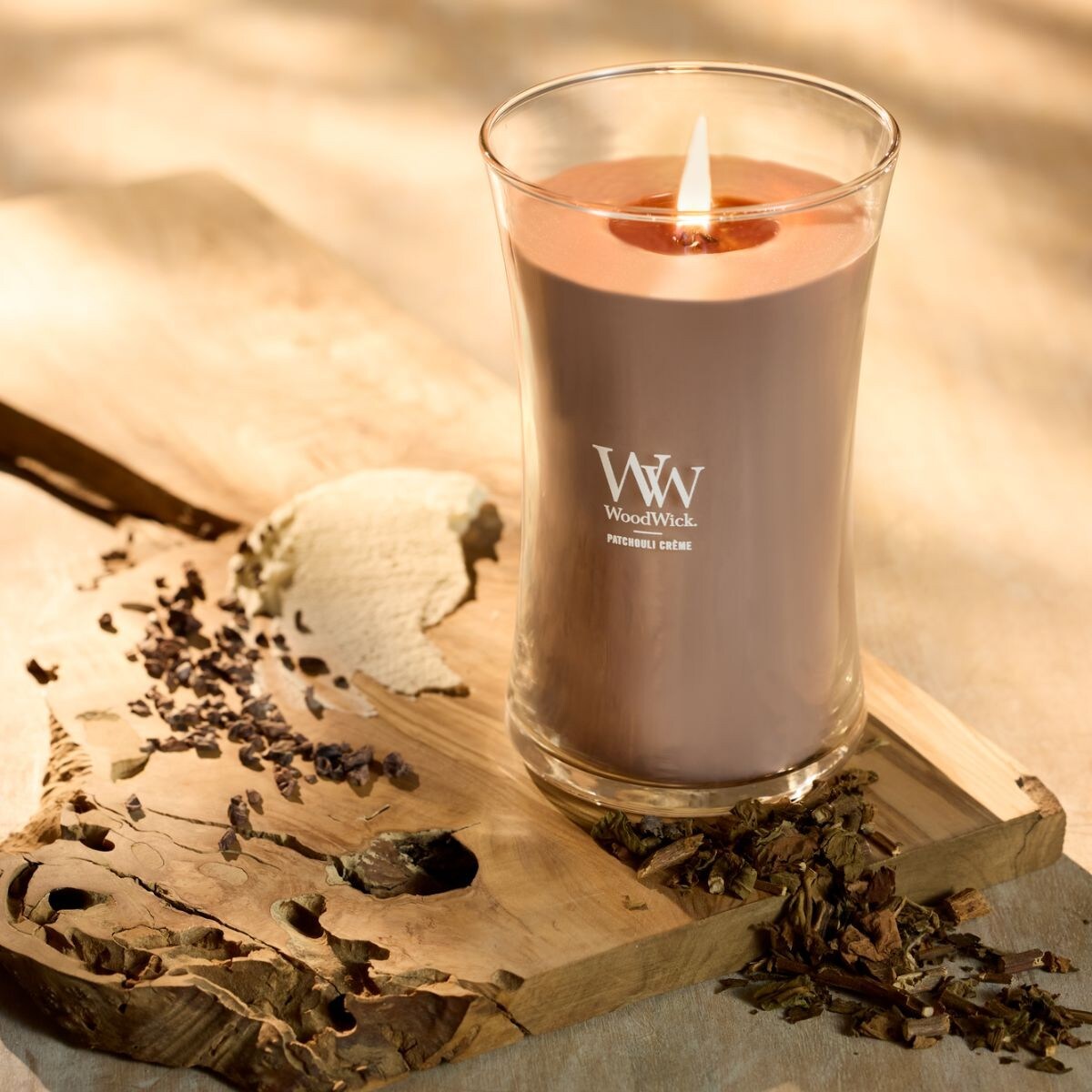 WoodWick świeca duża PATCHOULI CREME