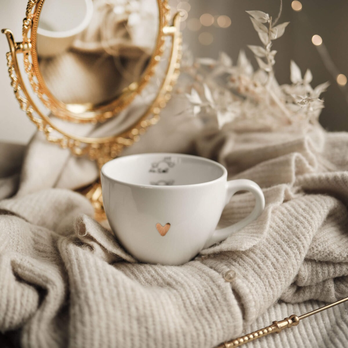 Biały kubek porcelanowy 500 ml - grafika trzech małych piesków na urodziny dla miłośników psów