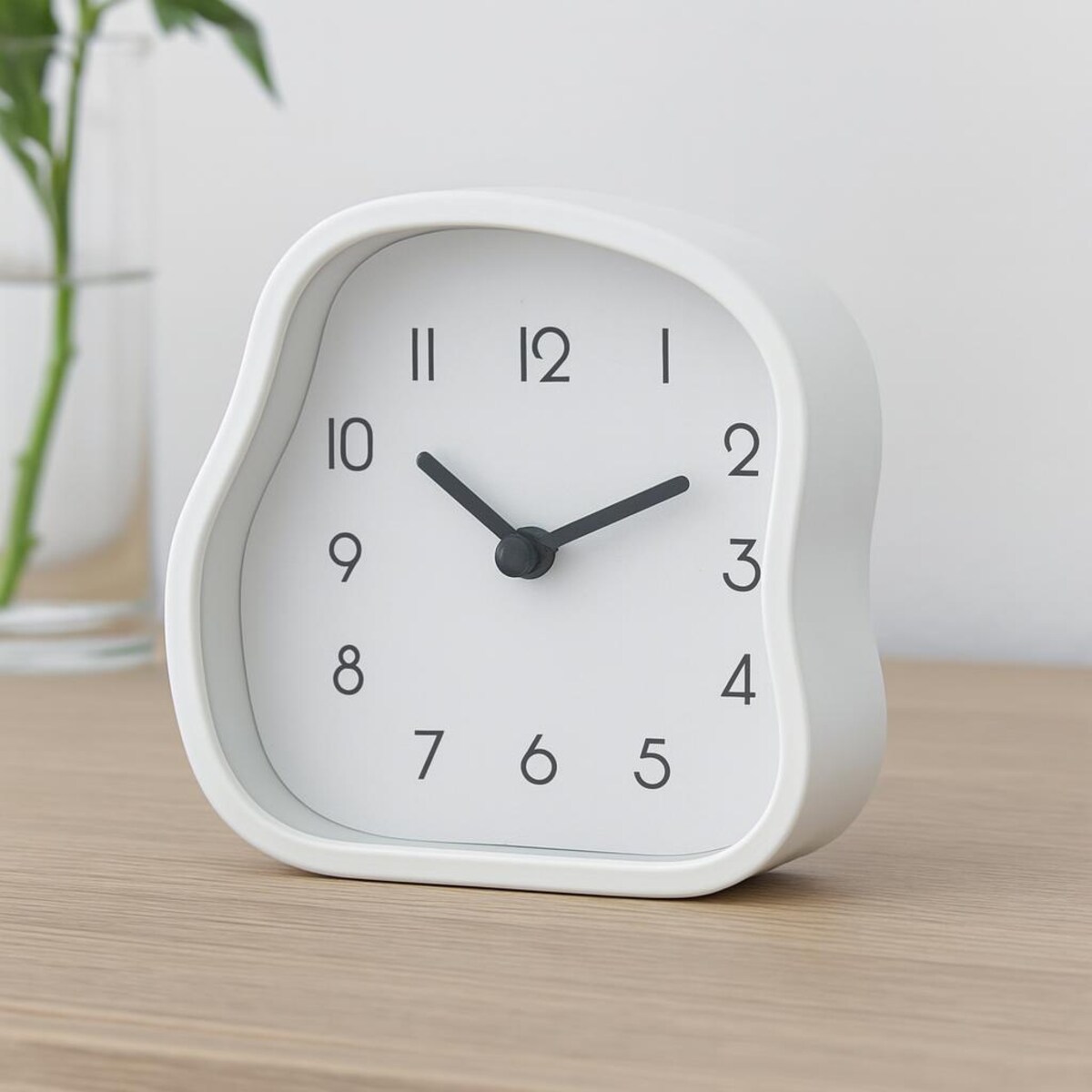 Zegar stołowy AMORPH o organicznym kształcie z przeszklonym frontem, 12 cm