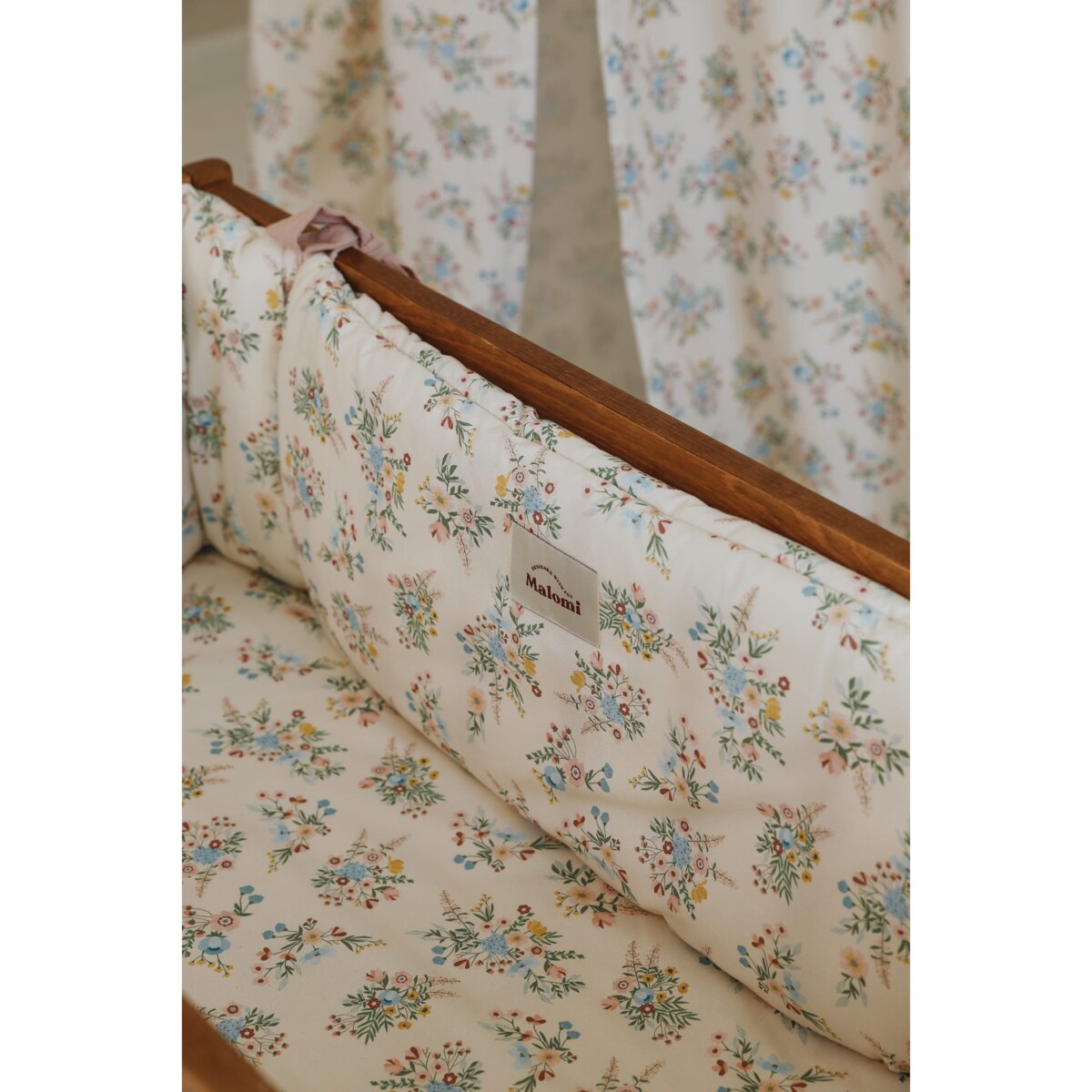 Ochraniacz do łóżeczka Blooming Meadow - S