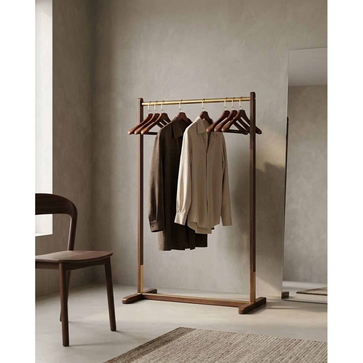 Zestaw 4 drewnianych wieszaków na ubrania SHP HARDI brązowy