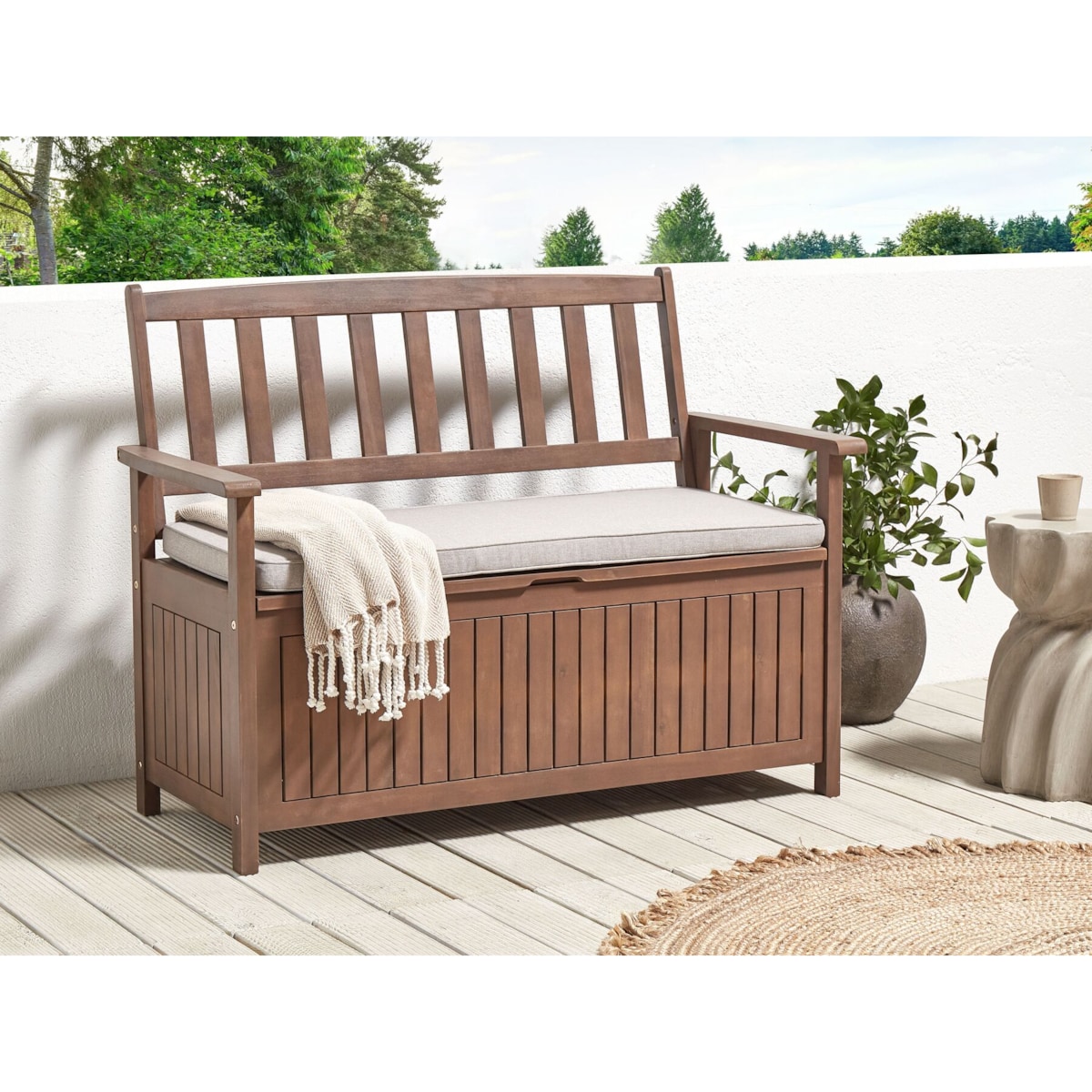 Ławka ogrodowa ze schowkiem 120 cm drewniana ciemna z poduszką szarą SOVANA